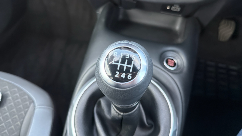 Nissan Juke 1.0 DiG-T 114 N-Connecta 5dr Petrol Hatchback